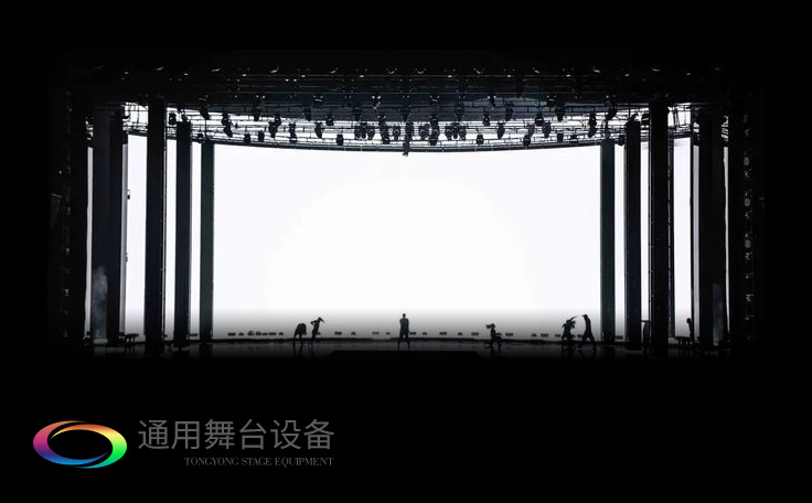 視覺屏幕為主、條狀LED屏幕、燈光設(shè)備及舞臺幕布詮釋當下舞臺設(shè)計潮流