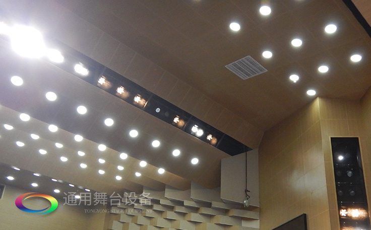 科學(xué)計(jì)劃工期、合理交叉施工，保質(zhì)保量順利完成工程的交付！通用舞臺(tái)阻燃幕布承接羊城廣州培英中學(xué)報(bào)告廳項(xiàng)目！