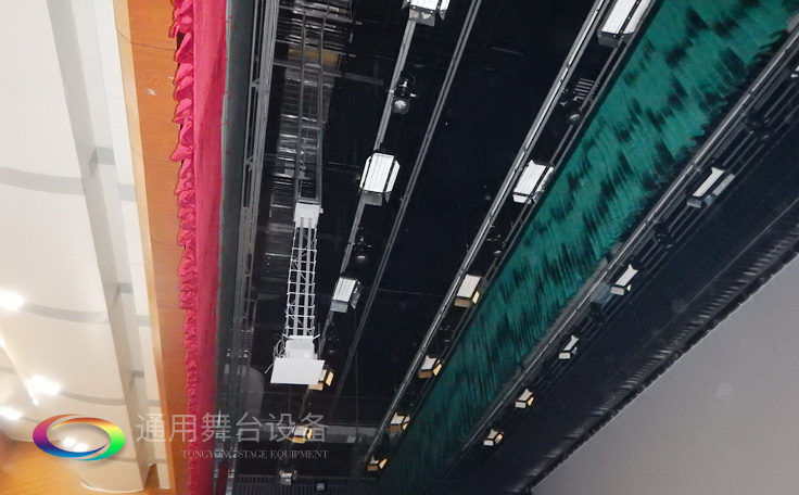 裝飾炫麗舞臺，提升演出效果！通用舞臺教您一圖看懂舞臺阻燃幕布
