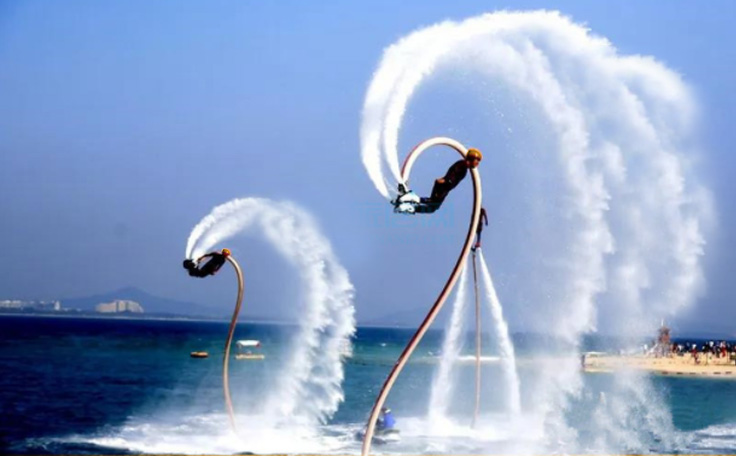 通用舞臺(tái)承建藍(lán)騎士水運(yùn)動(dòng)中心演藝舞臺(tái)機(jī)械、燈光及舞臺(tái)幕布建設(shè)