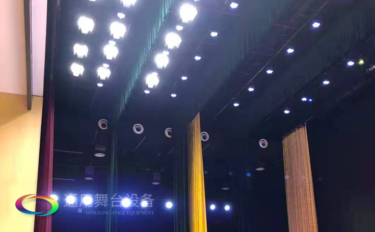 面光、耳光、側(cè)光、頂光等等舞臺燈光幾個常用光位介紹