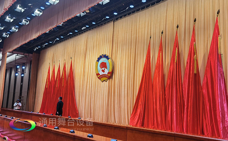 專注舞臺(tái)阻燃幕布、舞臺(tái)機(jī)械，源頭生產(chǎn)廠家！因?yàn)閷I(yè)，所以放心！