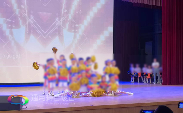 南京某戲劇院對開阻燃幕布、舞臺音響、燈光吊桿項(xiàng)目完工及試運(yùn)營