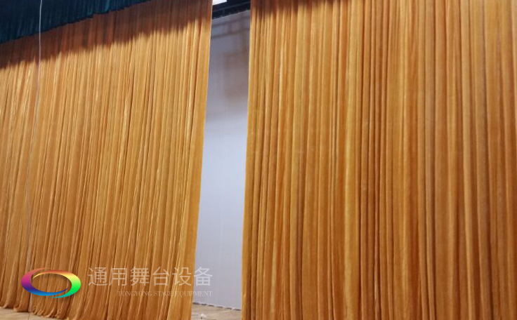通用舞臺專業(yè)性、全方位優(yōu)勢！業(yè)務涉及舞臺機械、阻燃幕布、專業(yè)燈光系統(tǒng)、專業(yè)音響系統(tǒng)