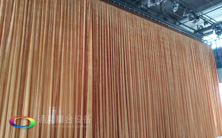 舞臺阻燃幕布在設(shè)施設(shè)備安裝、拆裝舞臺（包括裝臺、拆臺）以及系統(tǒng)調(diào)試、運(yùn)行等操作規(guī)程