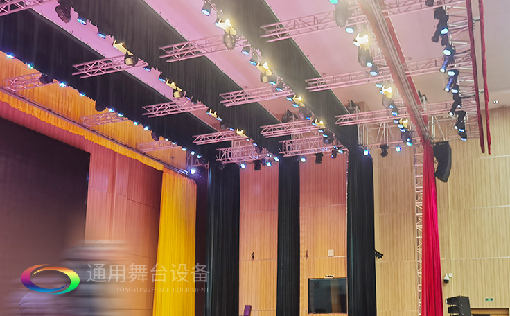 專(zhuān)業(yè)品質(zhì)、極具性?xún)r(jià)比舞臺(tái)阻燃幕布 優(yōu)選通用舞臺(tái)