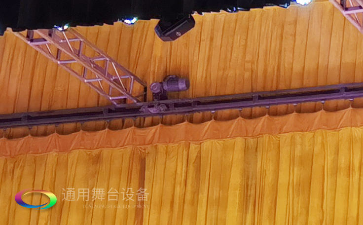 舞臺(tái)阻燃幕布除了有效阻燃，還有哪些作用性能？