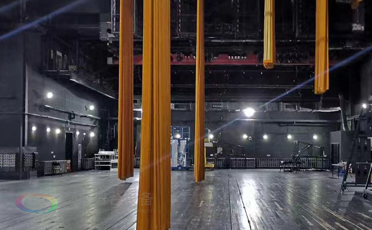 裝飾舞臺(tái) 提升演出效果 舞臺(tái)大幕、二道幕、三道幕、橫側(cè)幕、紗幕、天幕、吸音幕、串疊幕、側(cè)幕、安全防火幕...