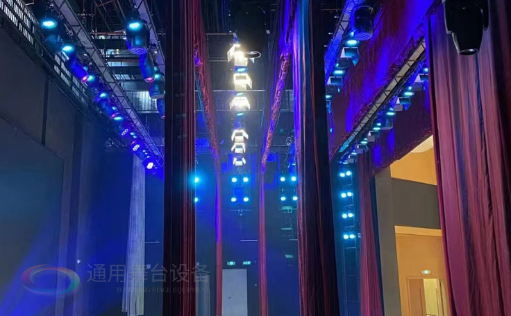 裝飾舞臺(tái) 提升演出效果 舞臺(tái)大幕、二道幕、三道幕、橫側(cè)幕、紗幕、天幕、吸音幕、串疊幕、側(cè)幕、安全防火幕...