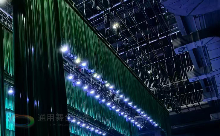 通用舞臺(tái)設(shè)備興化將軍路小學(xué)報(bào)告廳舞臺(tái)吊桿、舞臺(tái)阻燃幕布項(xiàng)目